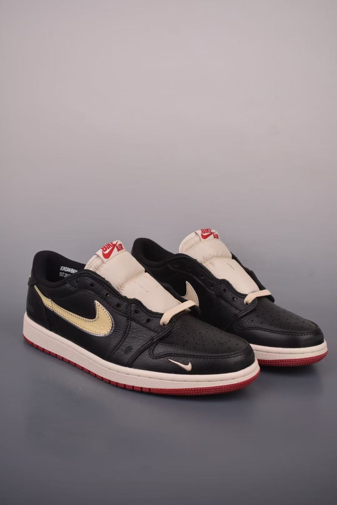 Men Low‑Top Retro Casual Sneakers, Black Leather Upper, Cream‑Yellow Accent, Vintage Cream Midsole Red Outsole Street Shoes