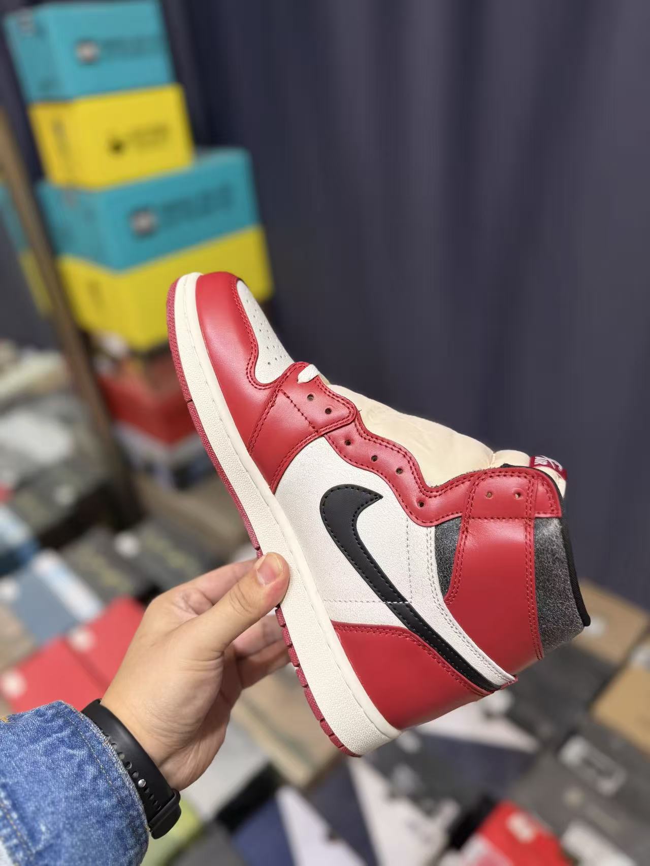 Men Vintage High‑Top Basketball Sneakers, Red‑White Leather Upper, Black Side Embellishment, Retro Off‑White Midsole Street Shoes