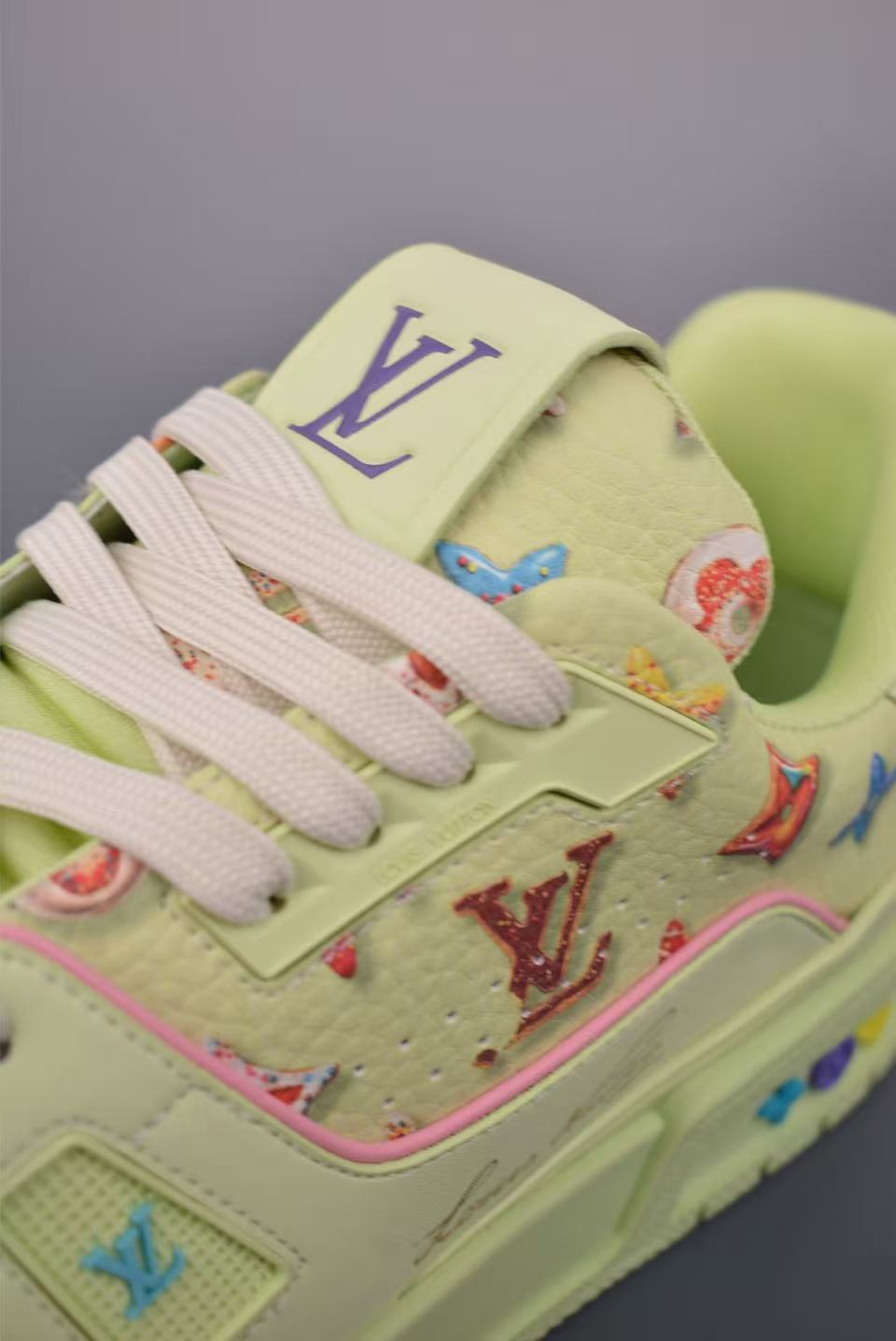 Men Retro Colorful Embroidery Casual Sneakers, Grain Leather Upper, Thick Cushioned Sole, Light Green Street Shoes