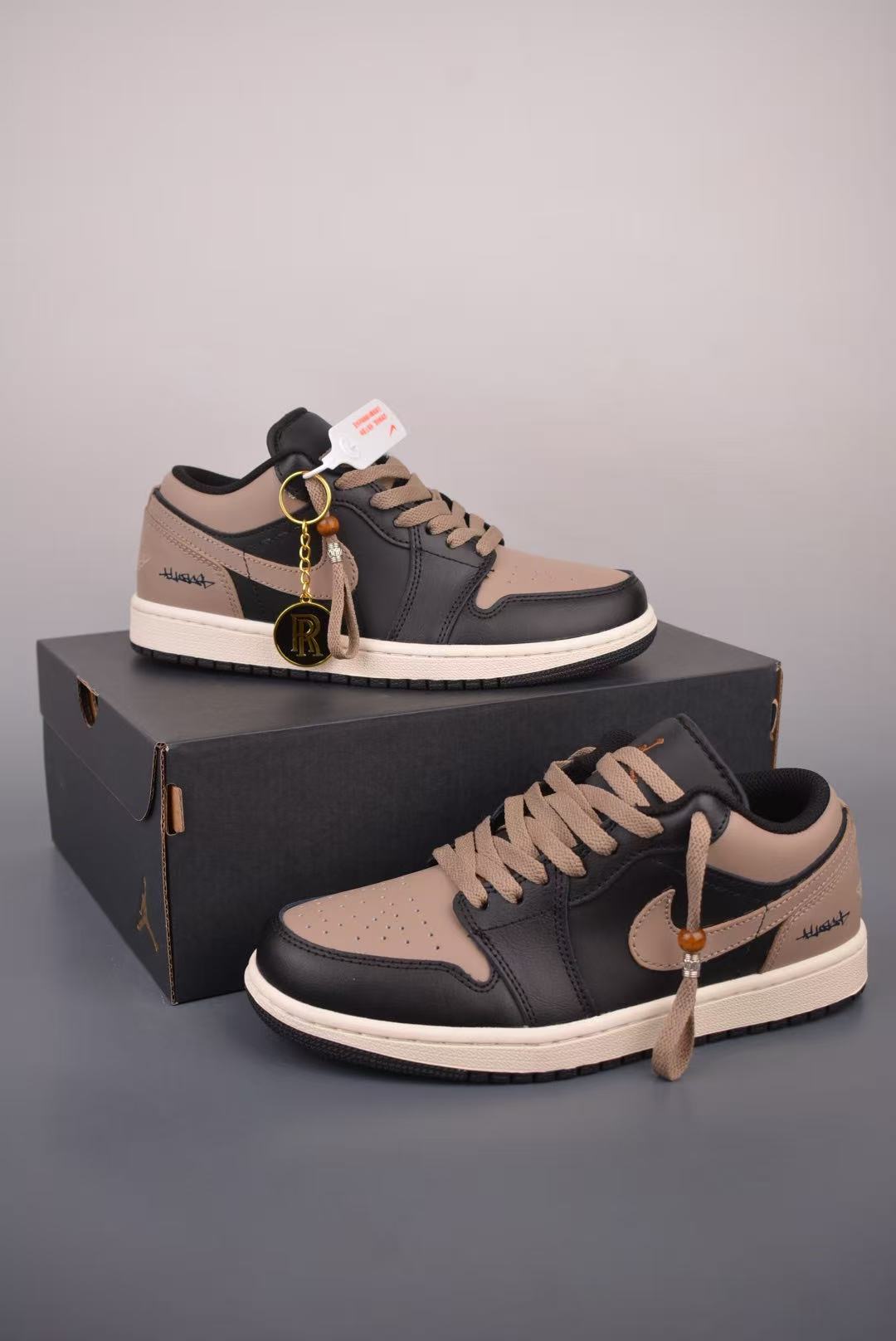 Men Low‑Top Retro Casual Sneakers, Black‑Khaki Leather Upper, Thick Khaki Laces, Vintage Cream Midsole Street Shoes