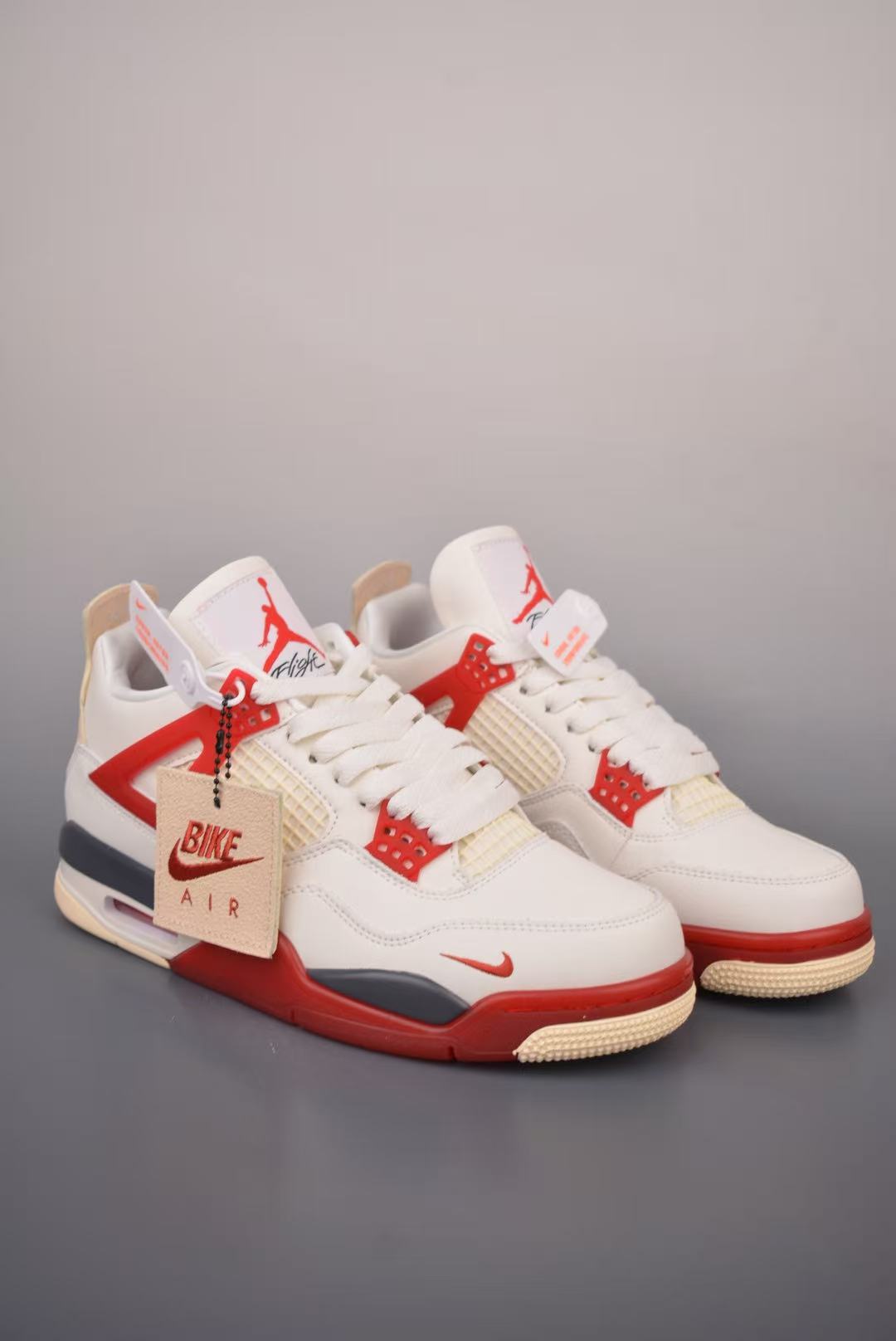 Men Low‑Top Retro Basketball Sneakers, Cream‑White Red Leather Upper, Mesh Panel Detail, Vintage Rubber Outsole Street Casual Shoes