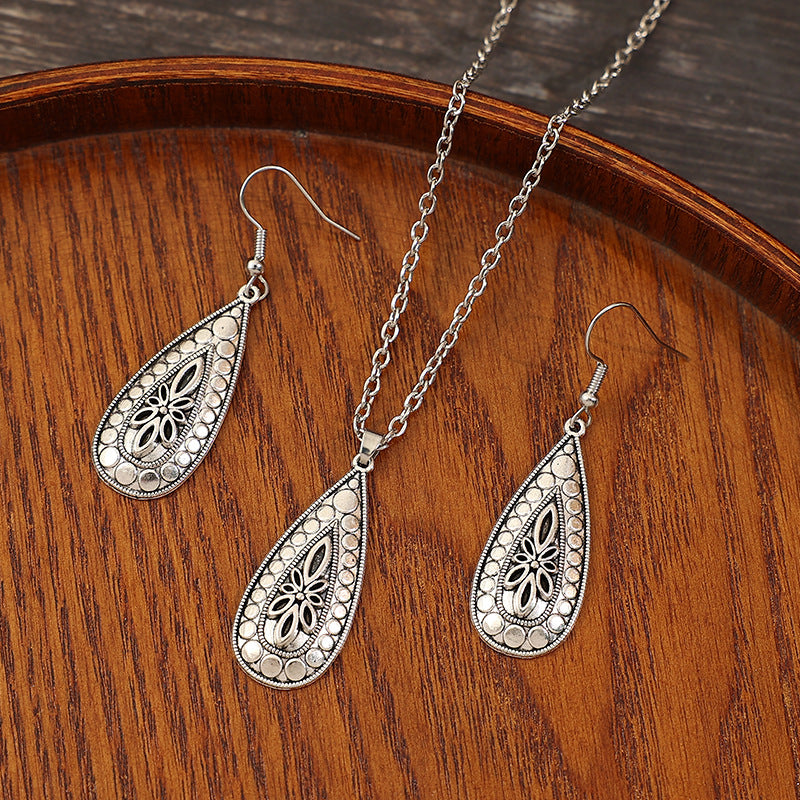 Vintage Jewelry Set - product image 3