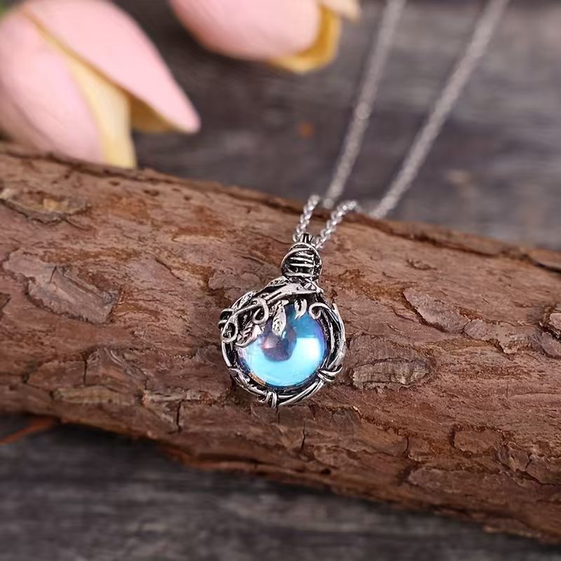 Vintage Moon Necklace for Women - product image 3