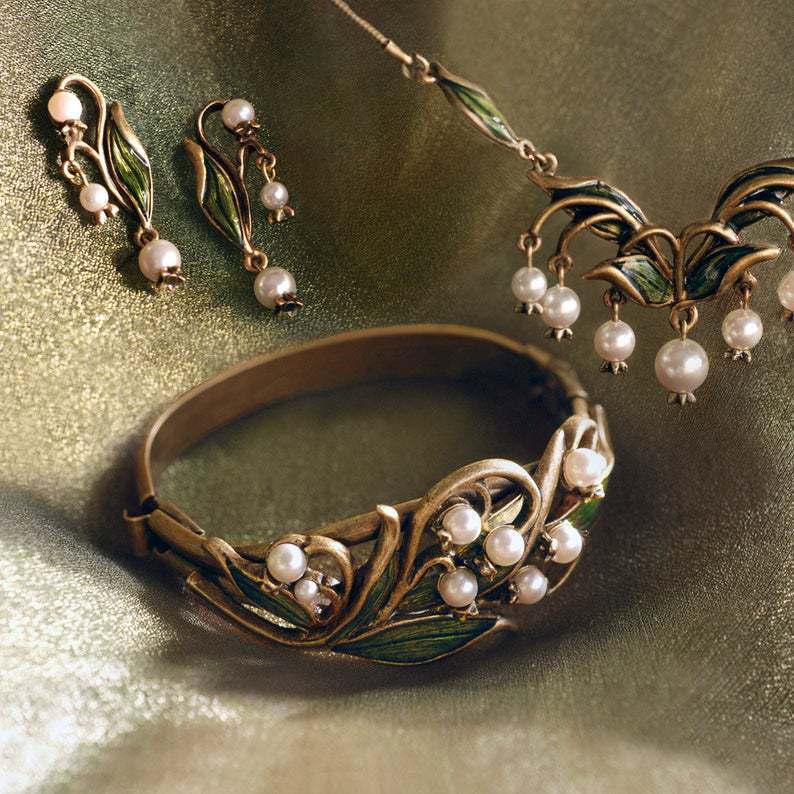 French-style Enamel Green Leaf Pearl Hollow Earrings with Unique Tassels for - product image 3