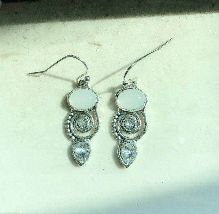 's Model Inlaid with Sea Blue Topaz Creative Rotating Water Drop Pear-shaped