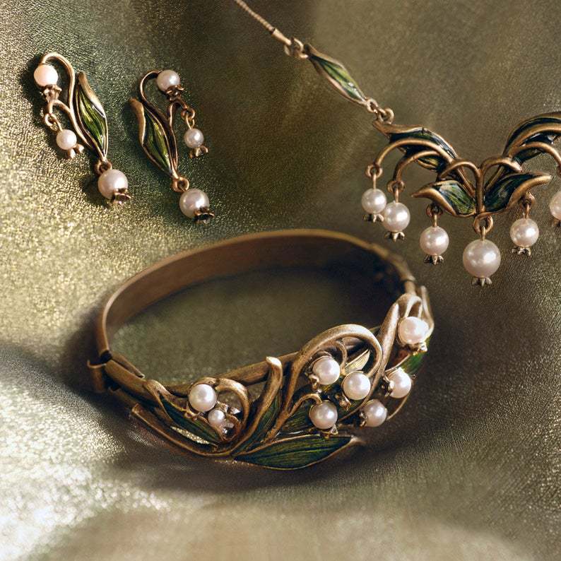 French-style Enamel Green Leaf Pearl Hollow Earrings with Unique Tassels for - product image 8