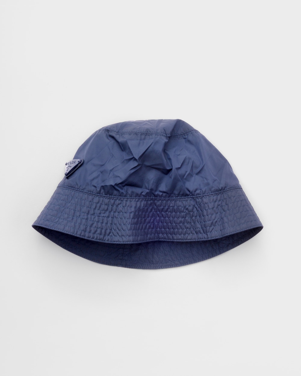 プラダスポーツ　バケットハット　M パッカブル Re-Nylon バケットハット – プラダ ・オンラインストア