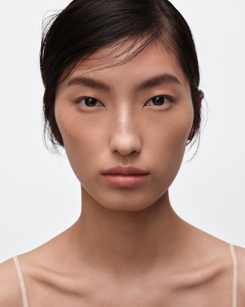 プラダ Reveal Mesh Cushion Foundation - LN10 - LIGHT NEUTRAL