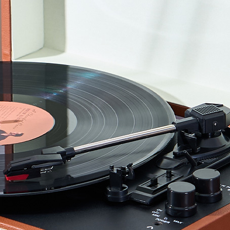 Auryvox Heritage VT-80: The Portable Turntable Experience – Authentic Vinyl Playback in a Classic Suitcase Form