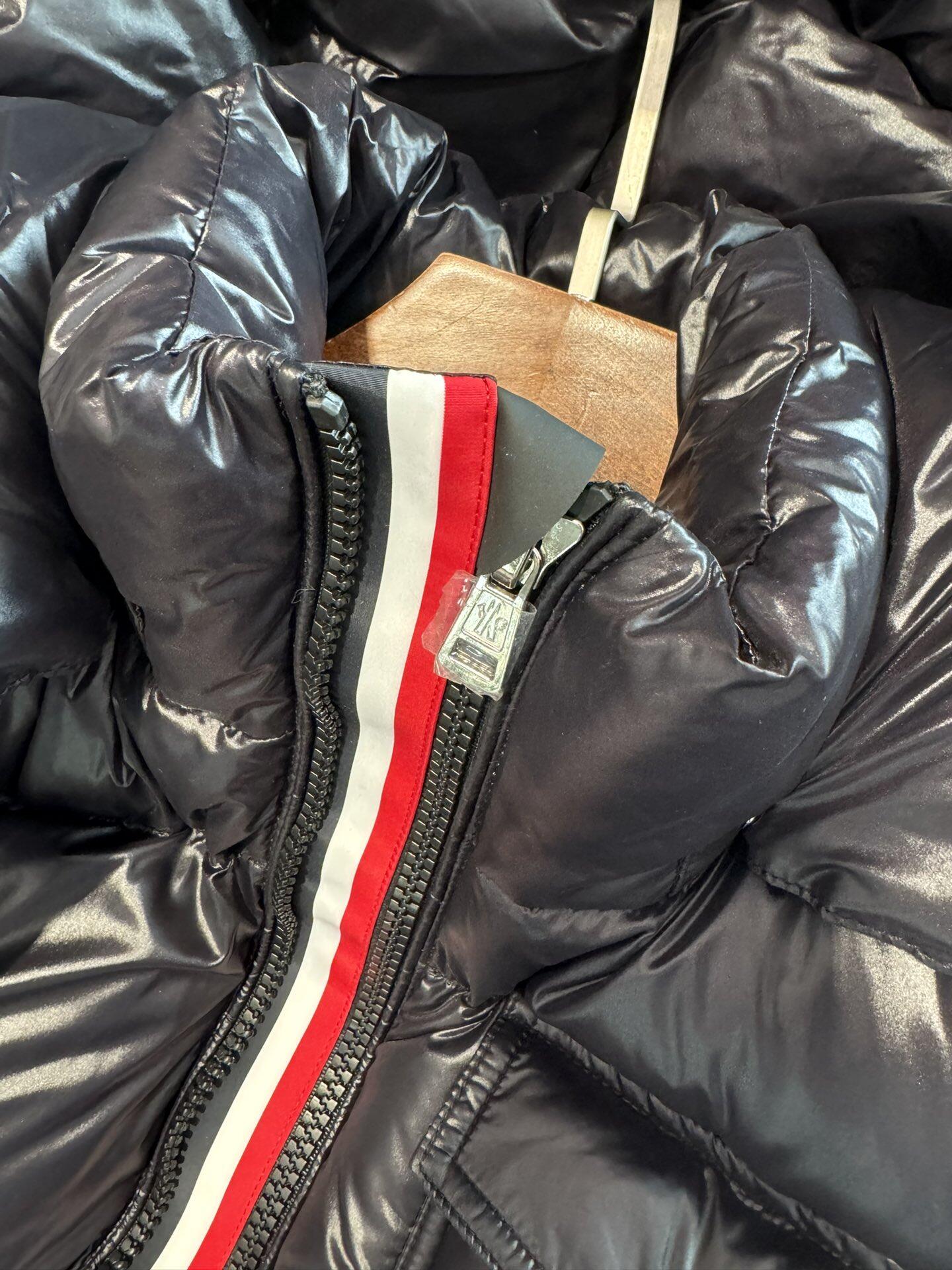 【限定新モデル】MONCLER Montbeliard ダウンジャケット