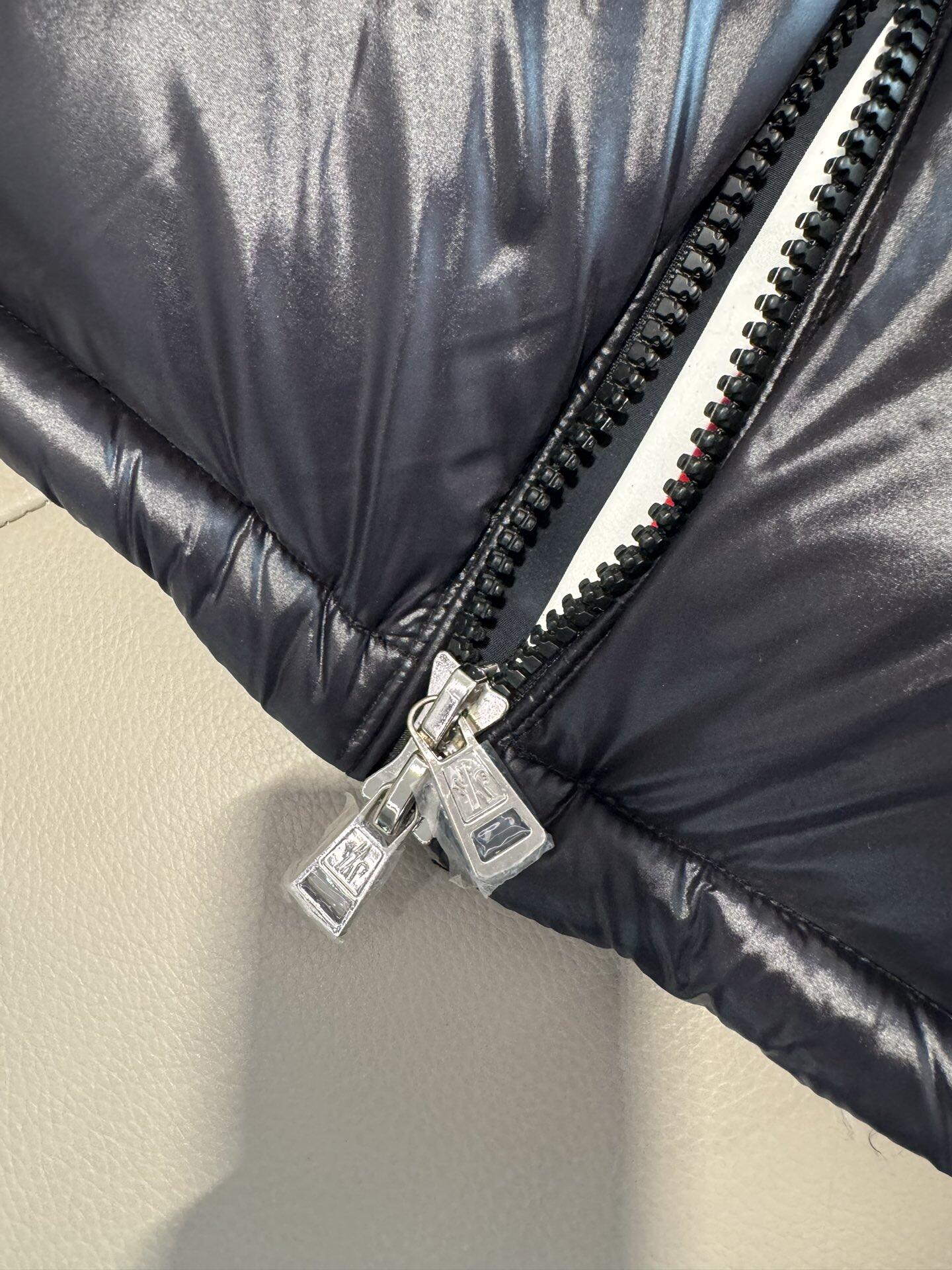 【限定新モデル】MONCLER Montbeliard ダウンジャケット