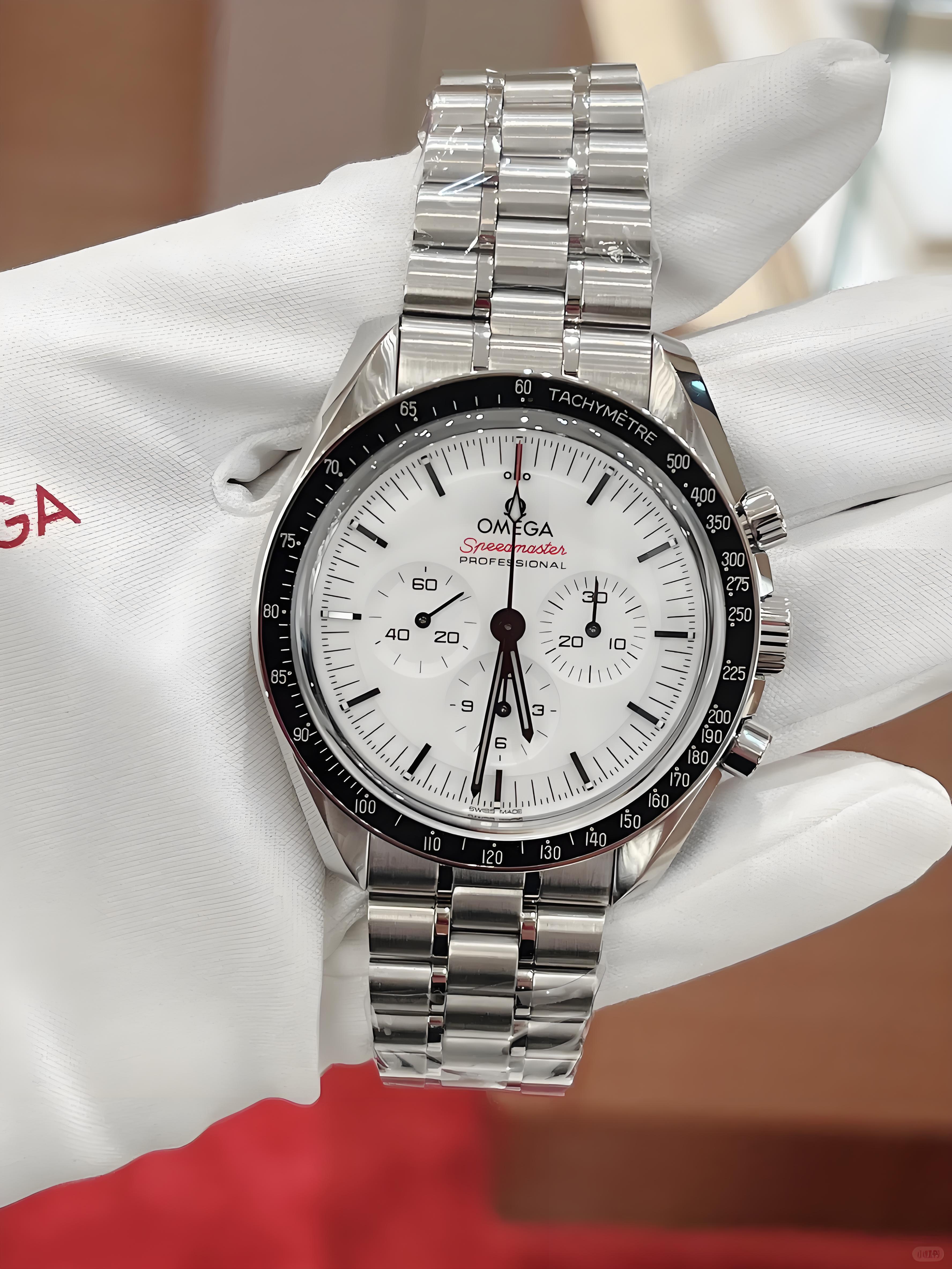 OMEGA Speedmaste﻿r ムーンウォッチ プロフェッショナ﻿ル