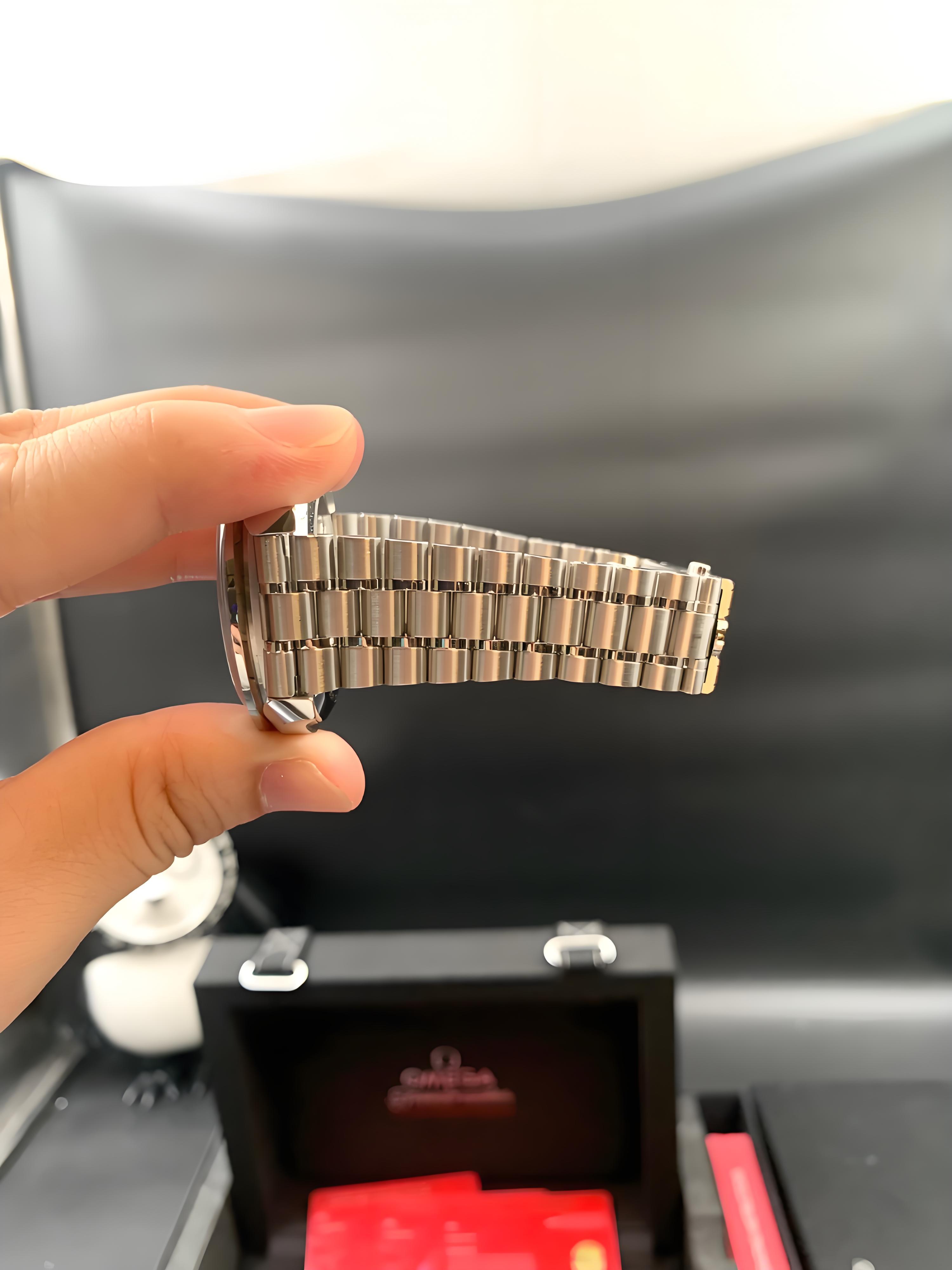 OMEGA Speedmaste﻿r ムーンウォッチ プロフェッショナ﻿ル