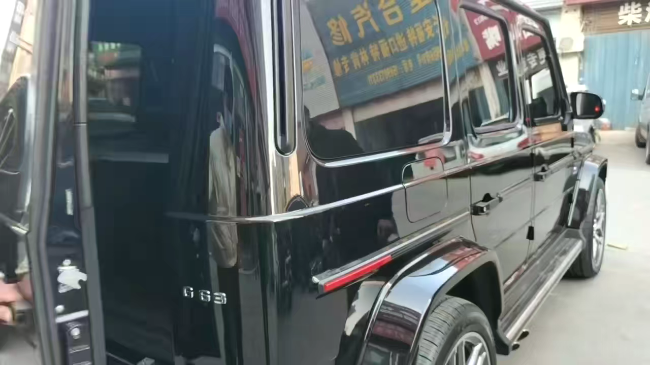奔驰G级电吸门