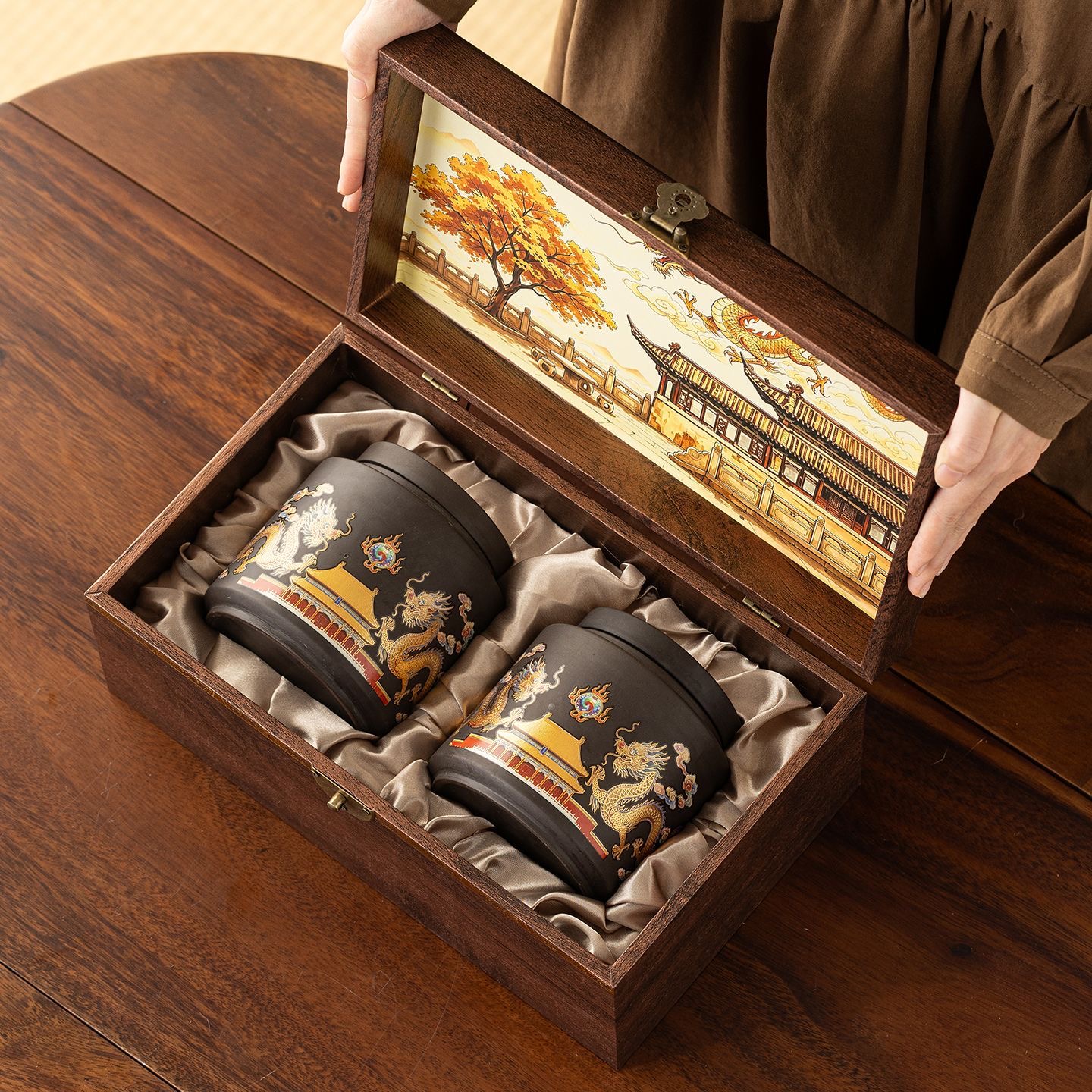 AuienTea Pu‑er Tea Gift Set, Twin Purple‑Clay Caddies with Dragon & Palace Motif, Chinese‑Style Flip‑Top Wooden Gift Box, Aged Ripe Pu‑er for Holiday & Business Gifting