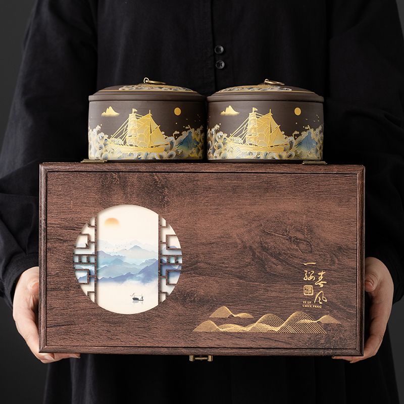 AuienTea Chinese Green Tea Gift Set, Retro Pattern Purple‑Clay Tea Caddy, Wooden Hollow‑Out Gift Box, Ideal for Holiday & Business Gifting