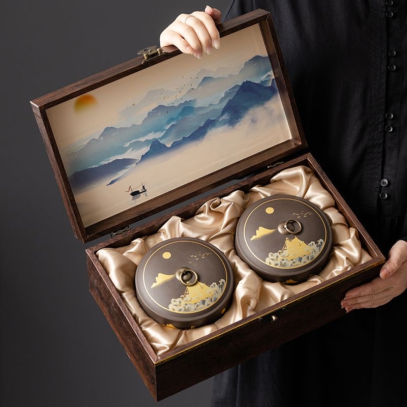 AuienTea Chinese Green Tea Gift Set, Retro Pattern Purple‑Clay Tea Caddy, Wooden Hollow‑Out Gift Box, Ideal for Holiday & Business Gifting