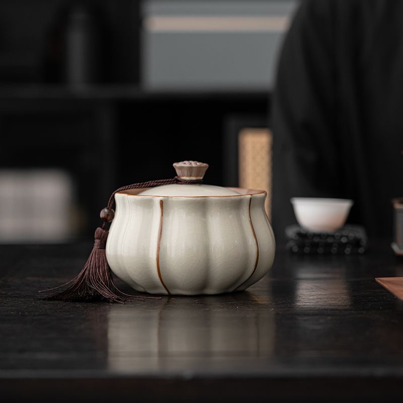 AuienTea Chinese Black Tea Gift Set, Crack‑Glaze Ceramic Tea Caddy With Tassel, Premium Hard Gift Box, Ideal for Business & Holiday Gifting