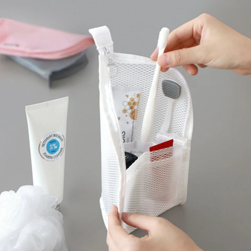 Smart Internal Organization of Travel Pouch