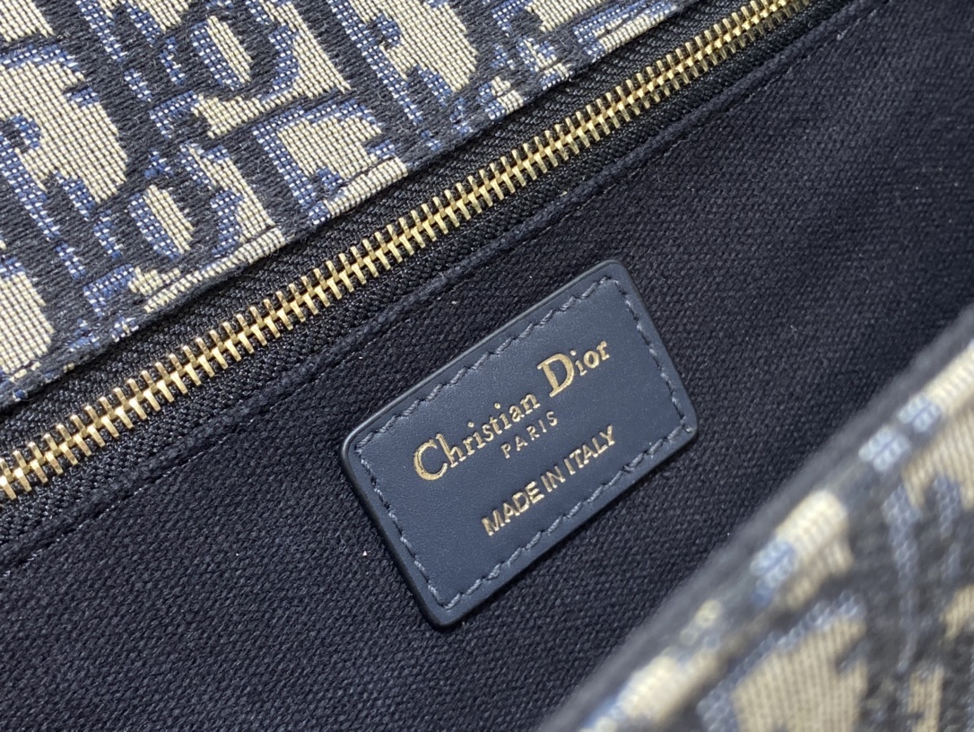 Dior 30 MONTAIGNE CHAIN BAG M9208