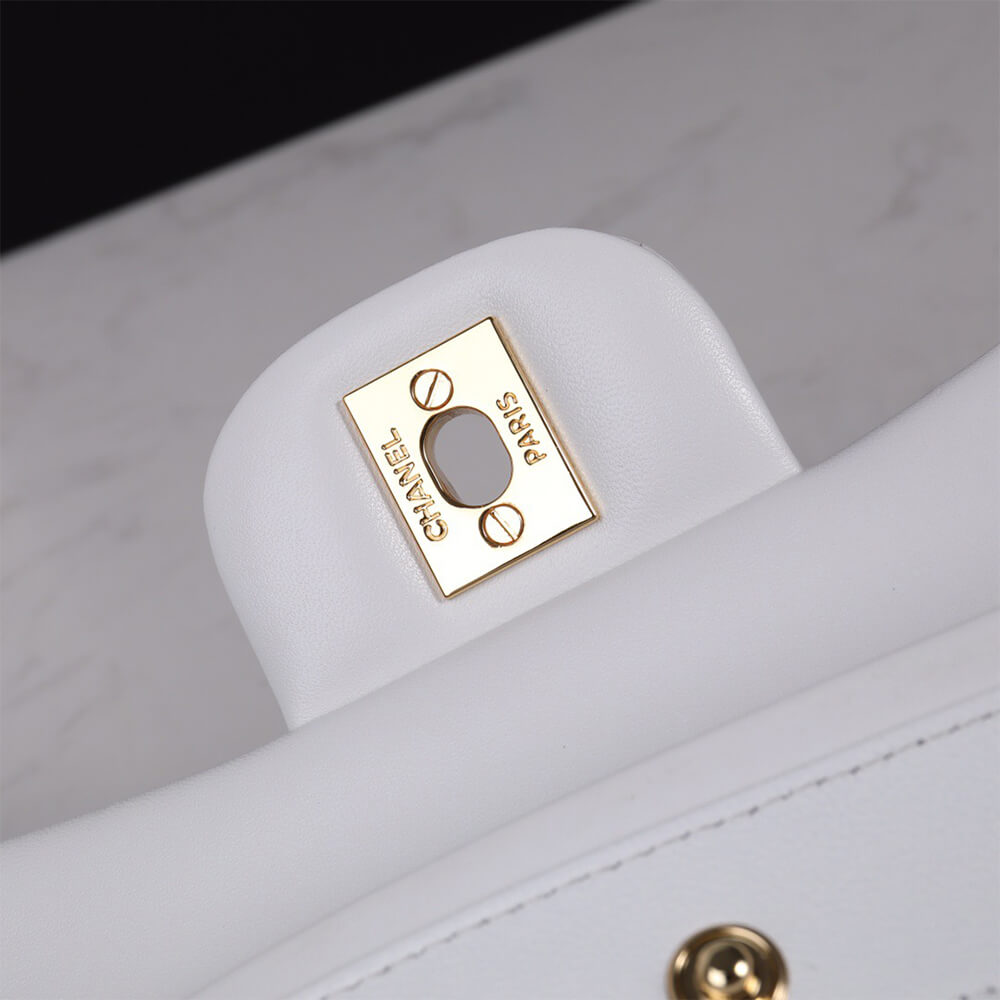 CHANEL Classic Flap Medium