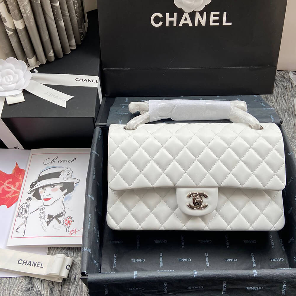 CHANEL Classic Flap Medium
