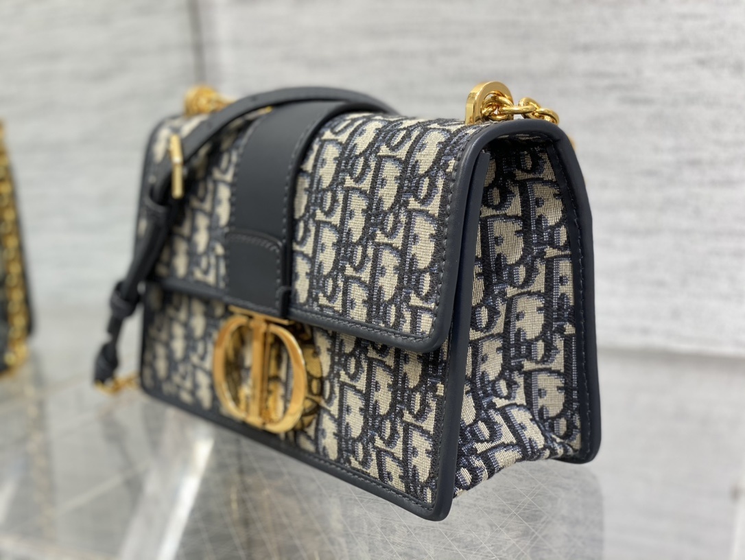 Dior 30 MONTAIGNE CHAIN BAG M9208