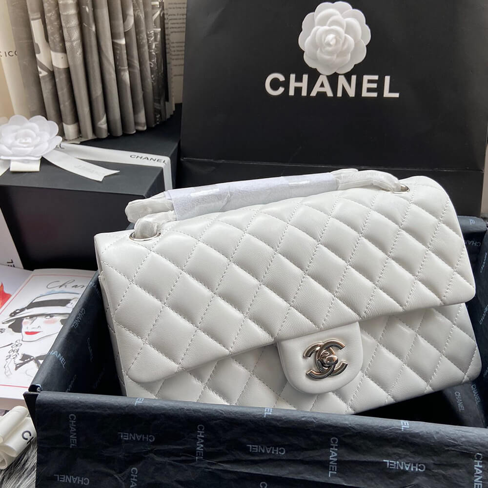 CHANEL Classic Flap Medium
