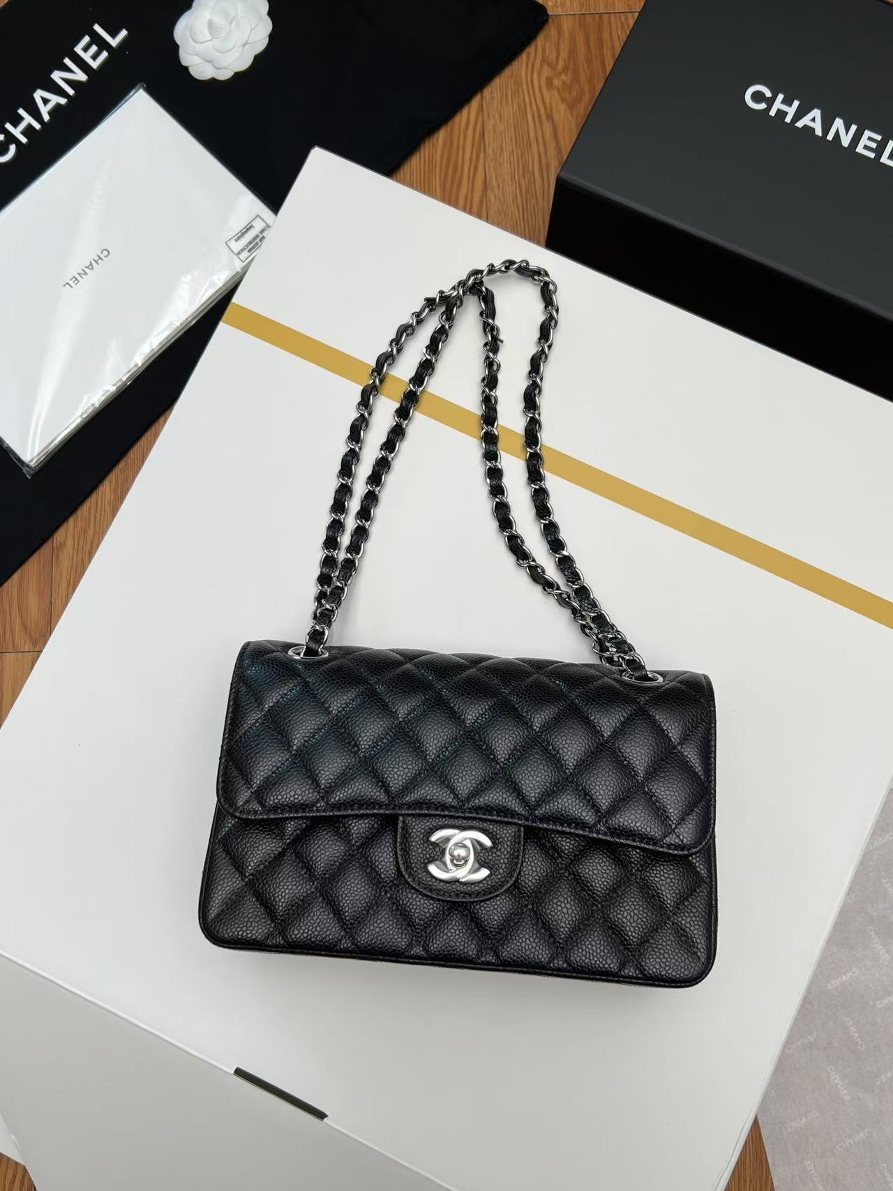 SMALL CLASSIC HANDBAG