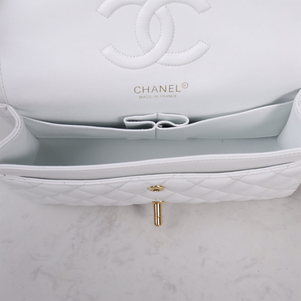CHANEL Classic Flap Medium