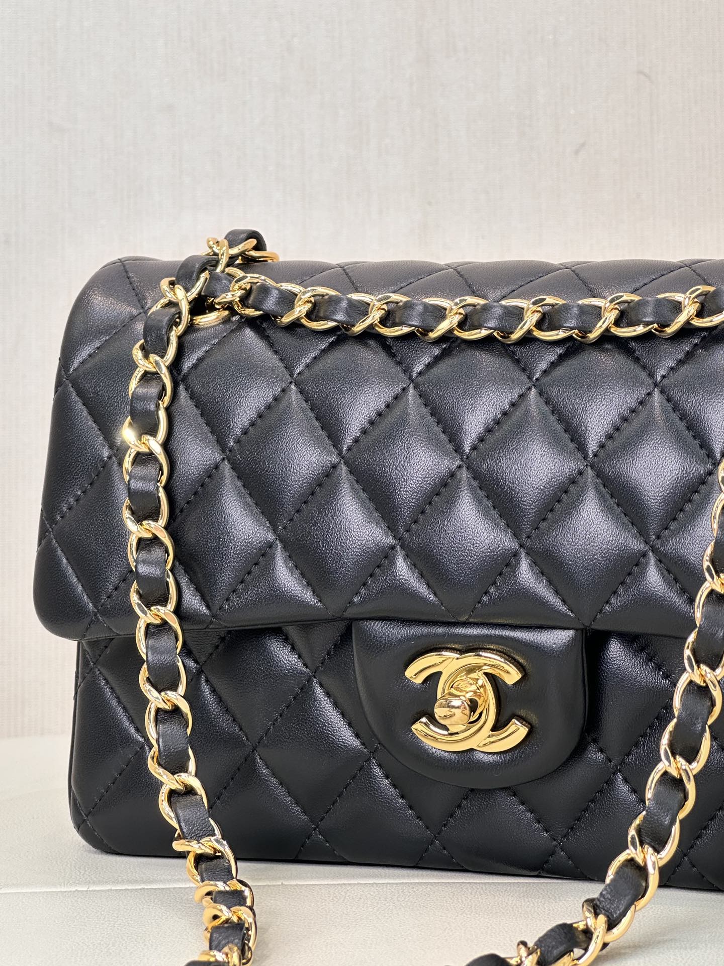 Chanel SMALL CLASSIC HANDBAG