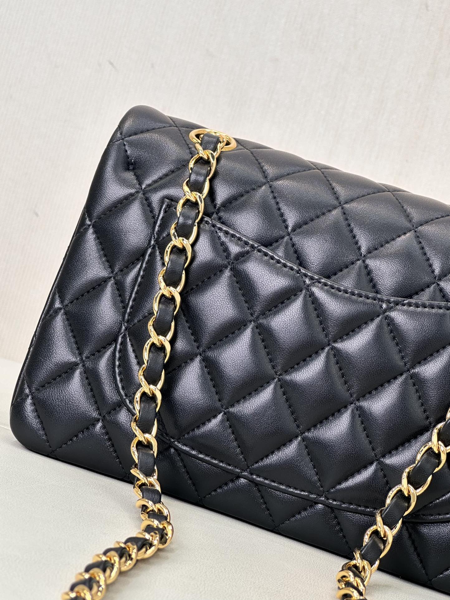 Chanel SMALL CLASSIC HANDBAG