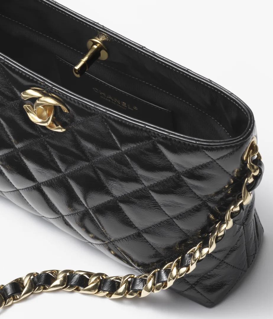 chanel hippie bag