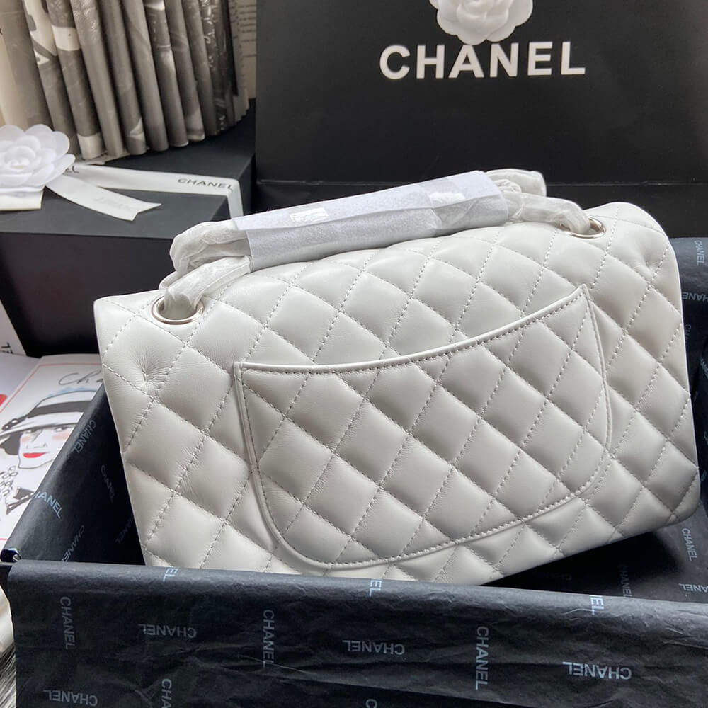 CHANEL Classic Flap Medium