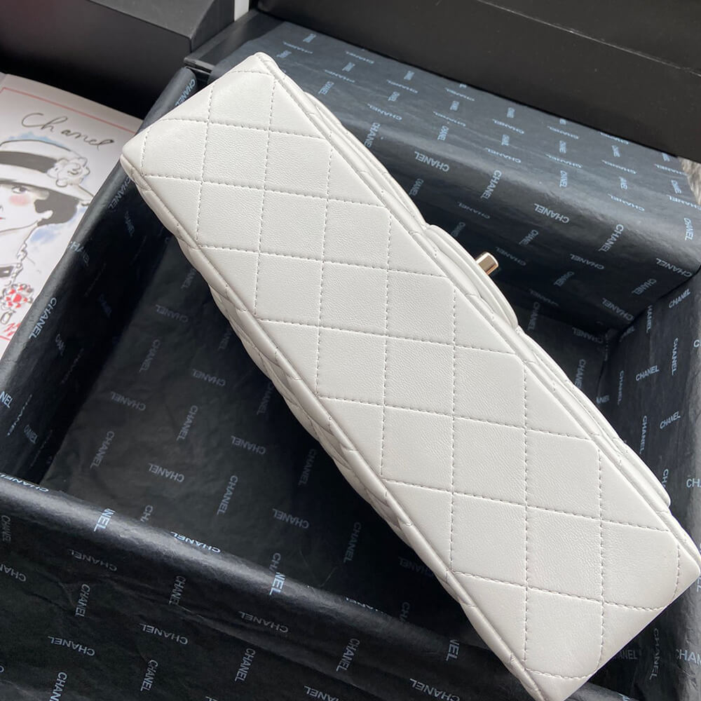 CHANEL Classic Flap Medium