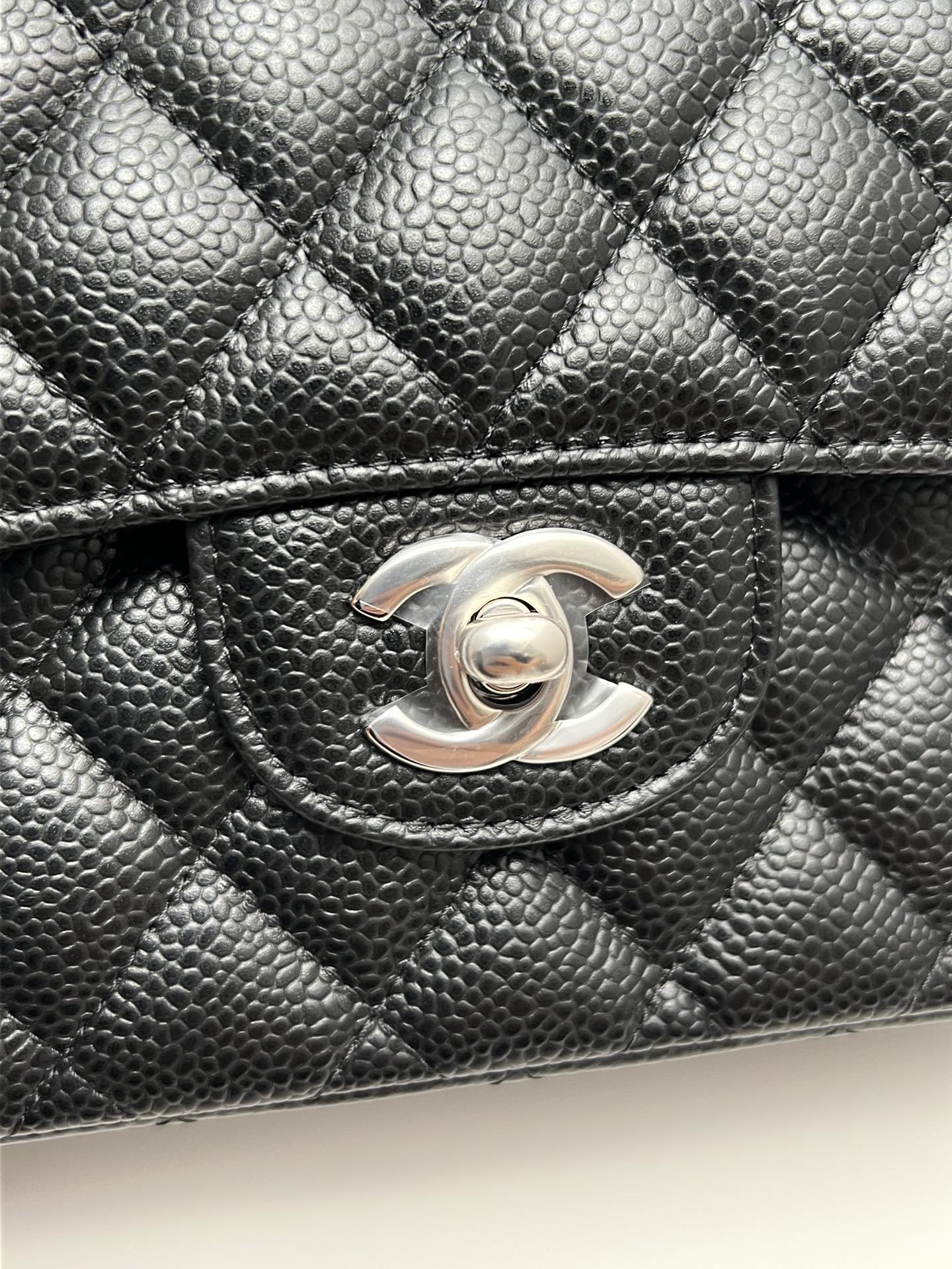 SMALL CLASSIC HANDBAG