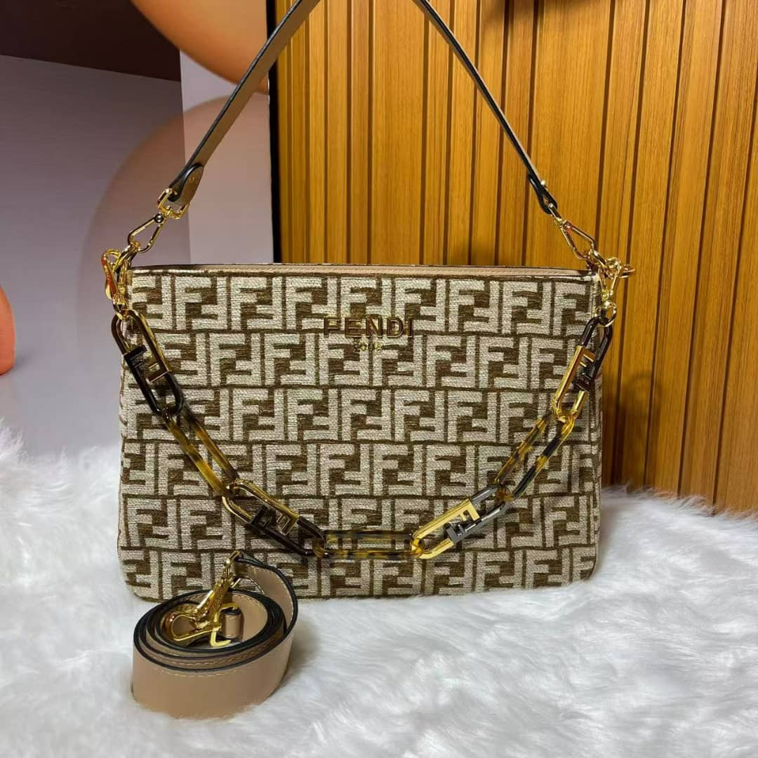 fendi bag/ 35 x 23 x 14 cm