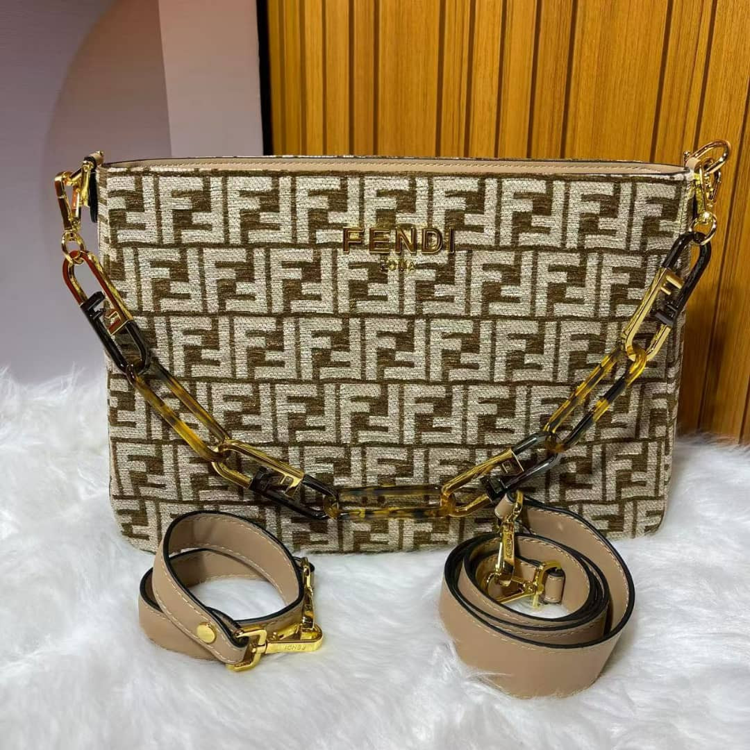 fendi bag/ 35 x 23 x 14 cm