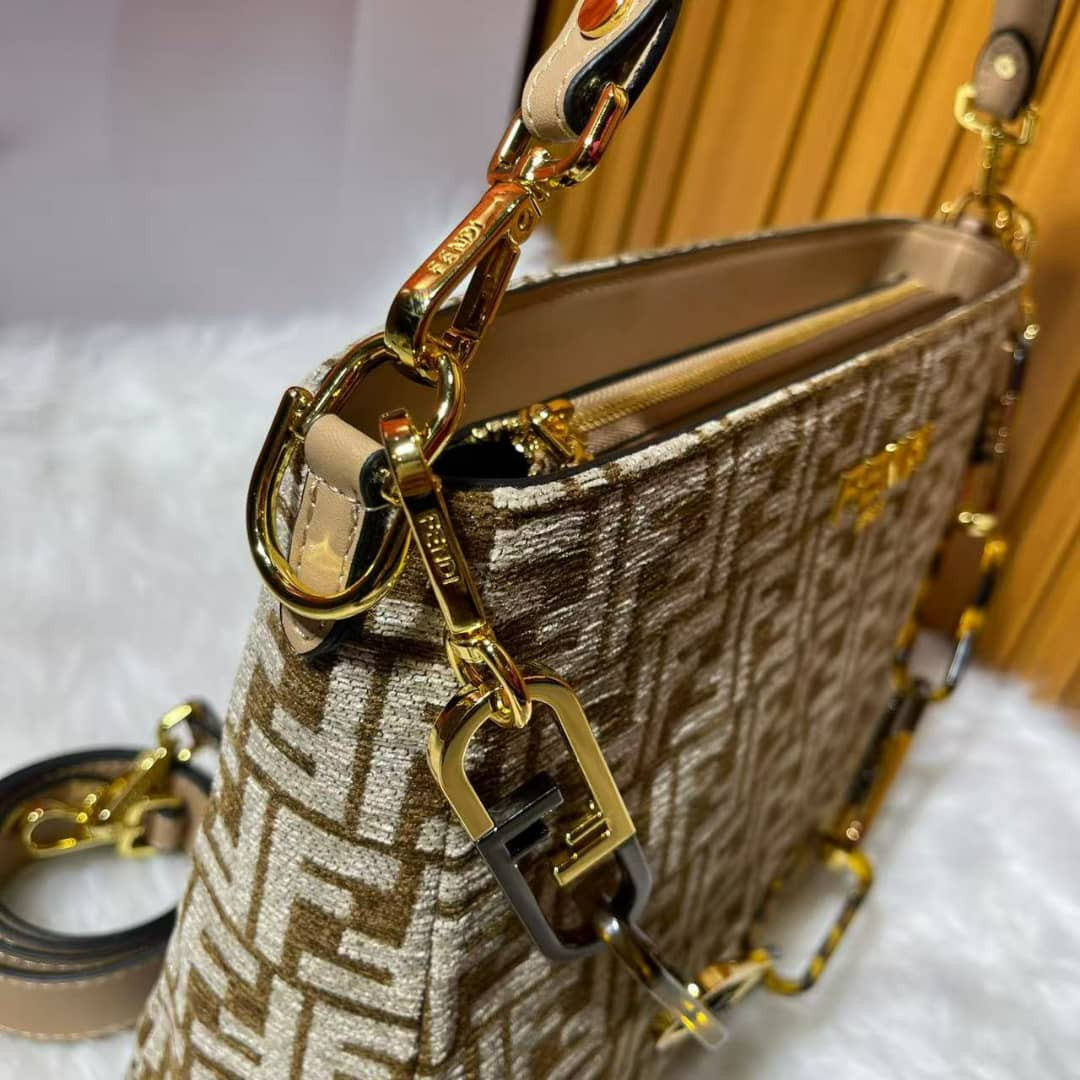 fendi bag/ 35 x 23 x 14 cm