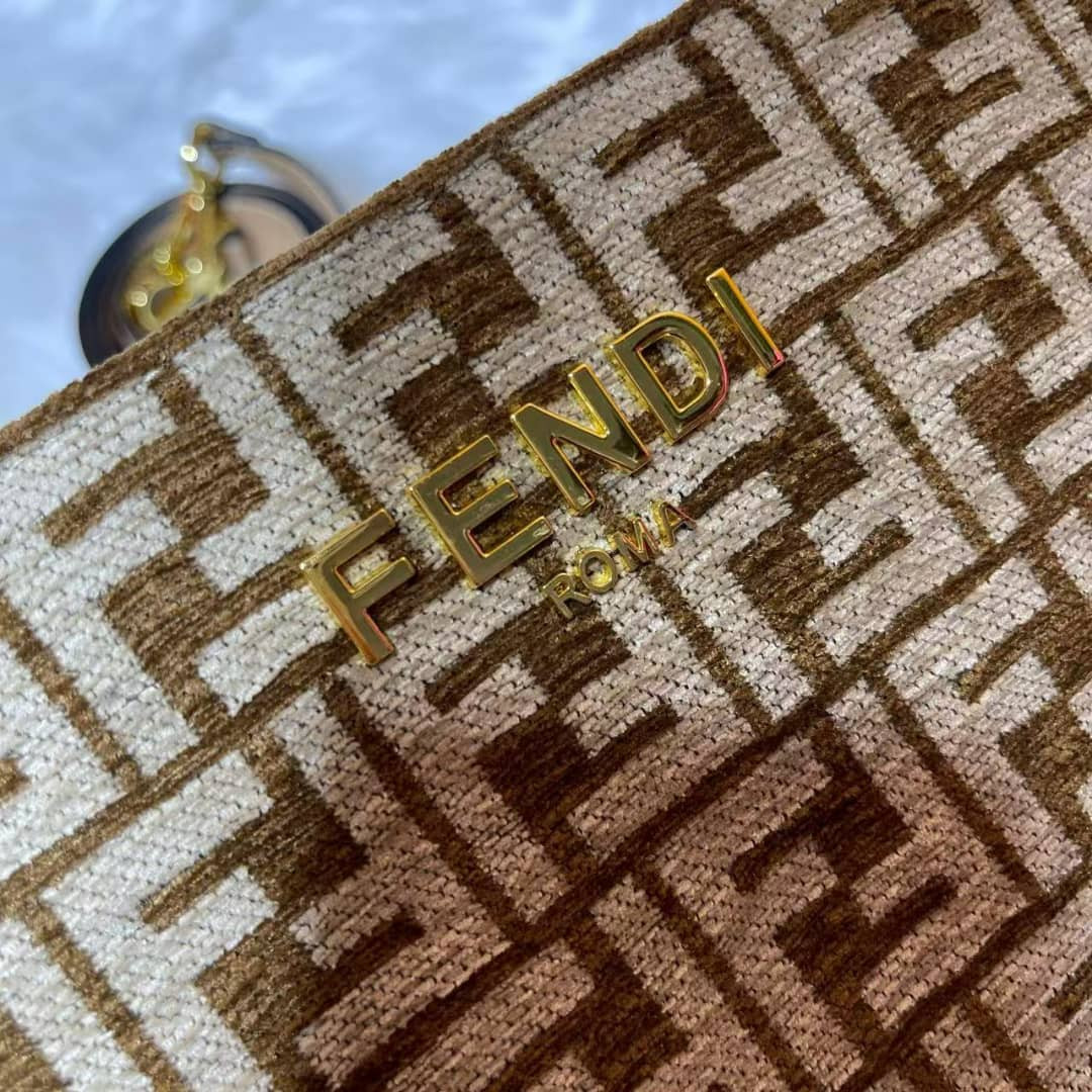 fendi bag/ 35 x 23 x 14 cm