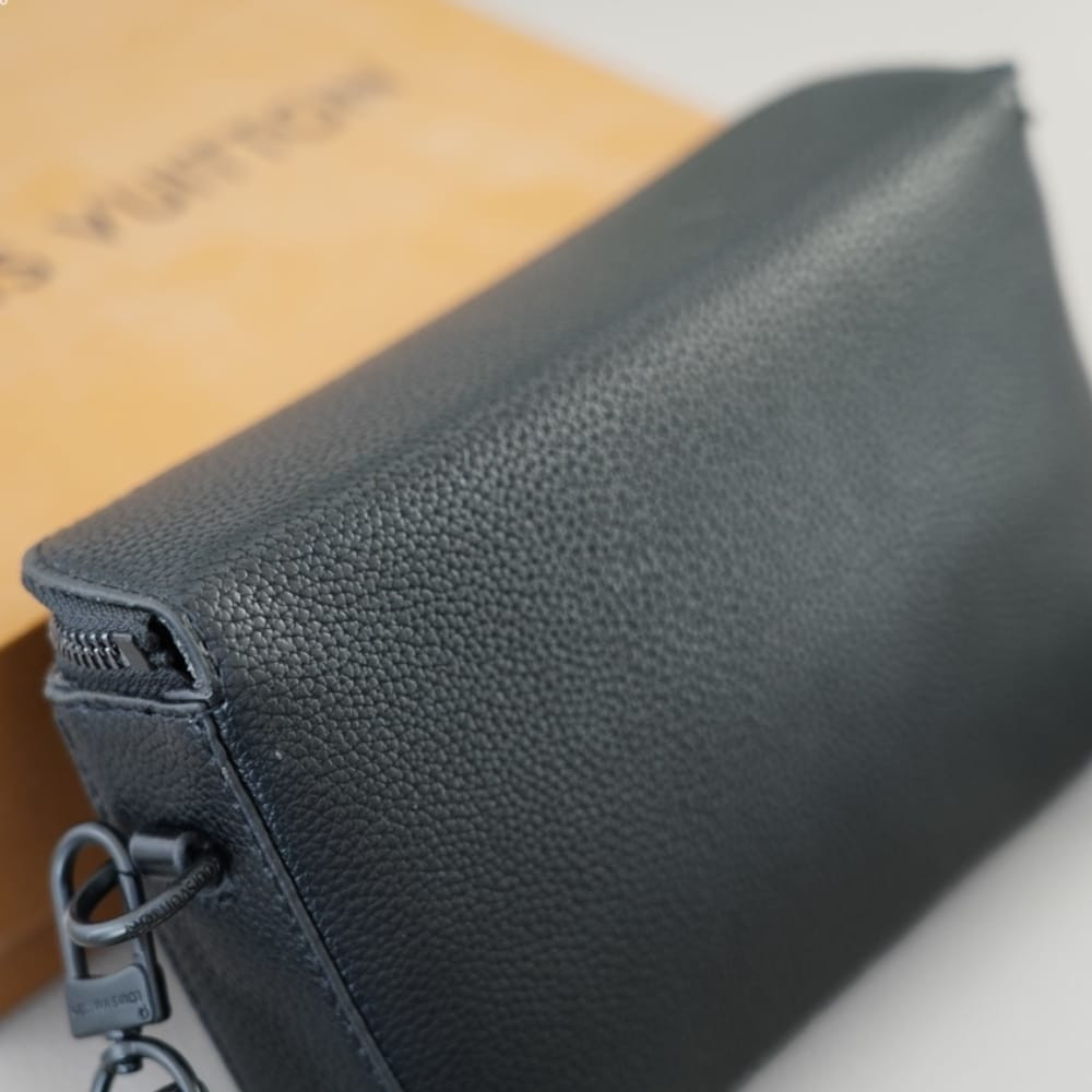 LV Bag - 29 x 13 x 3 cm