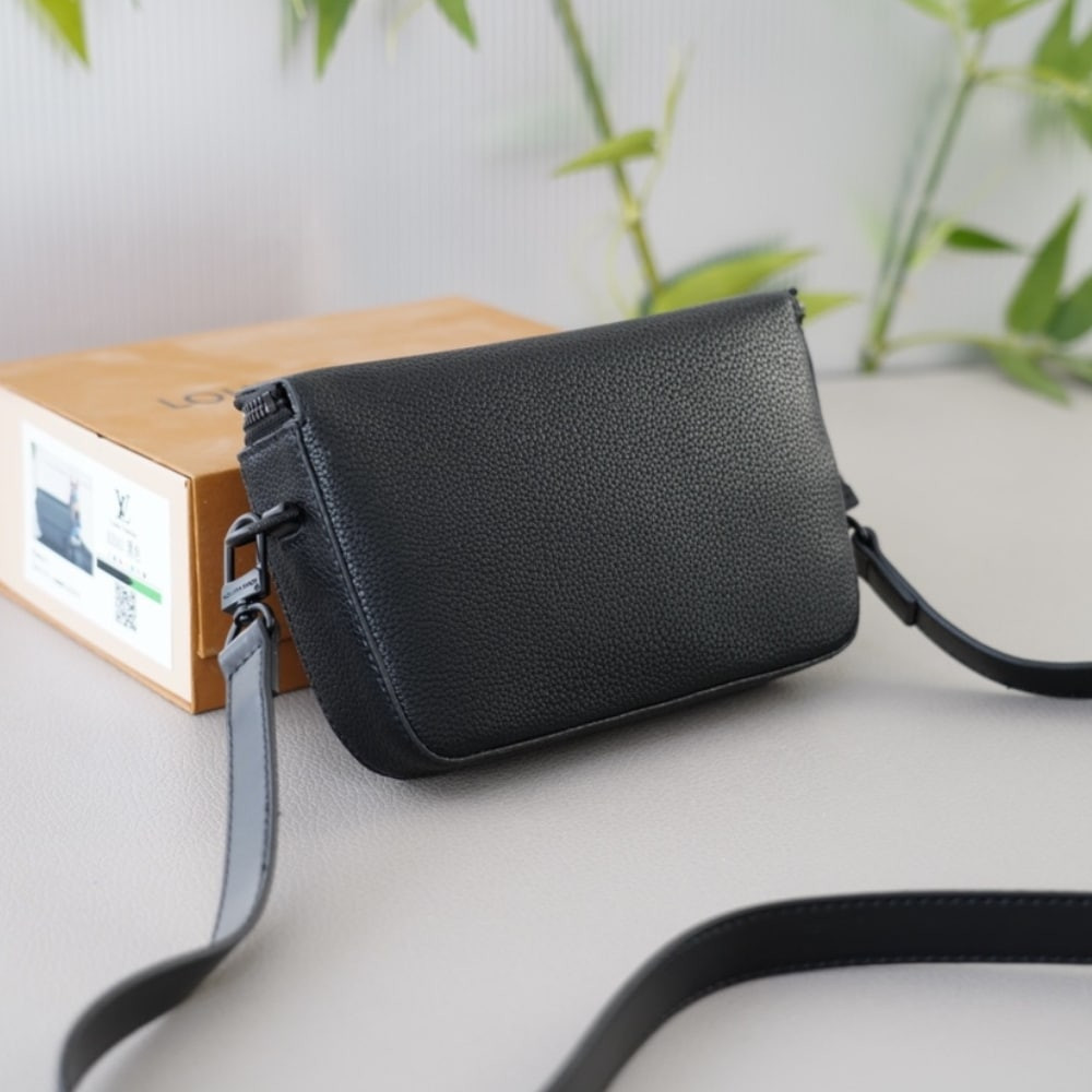 LV Bag - 29 x 13 x 3 cm