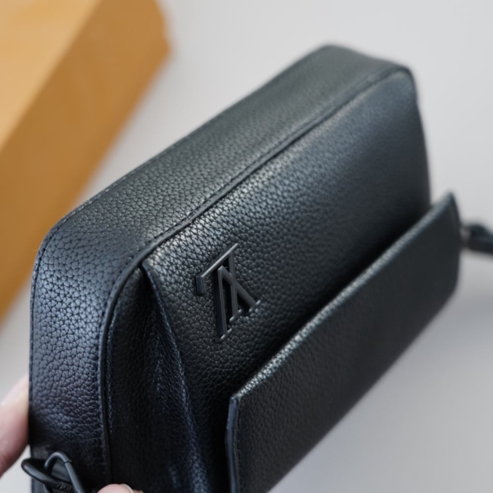 LV Bag - 29 x 13 x 3 cm