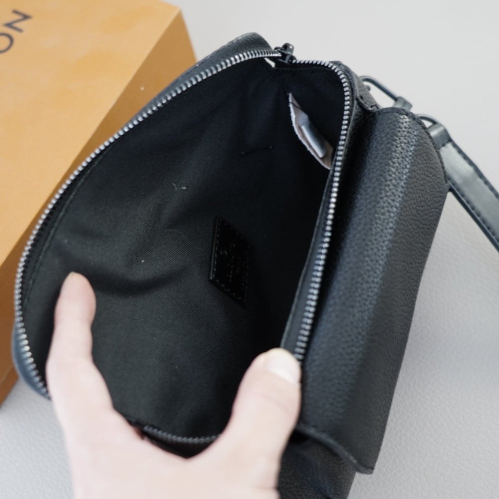 LV Bag - 29 x 13 x 3 cm