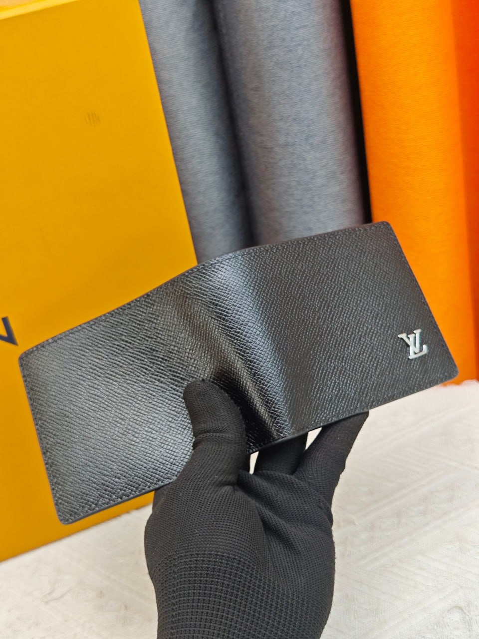 LV WALLET/ 19 x 10cm