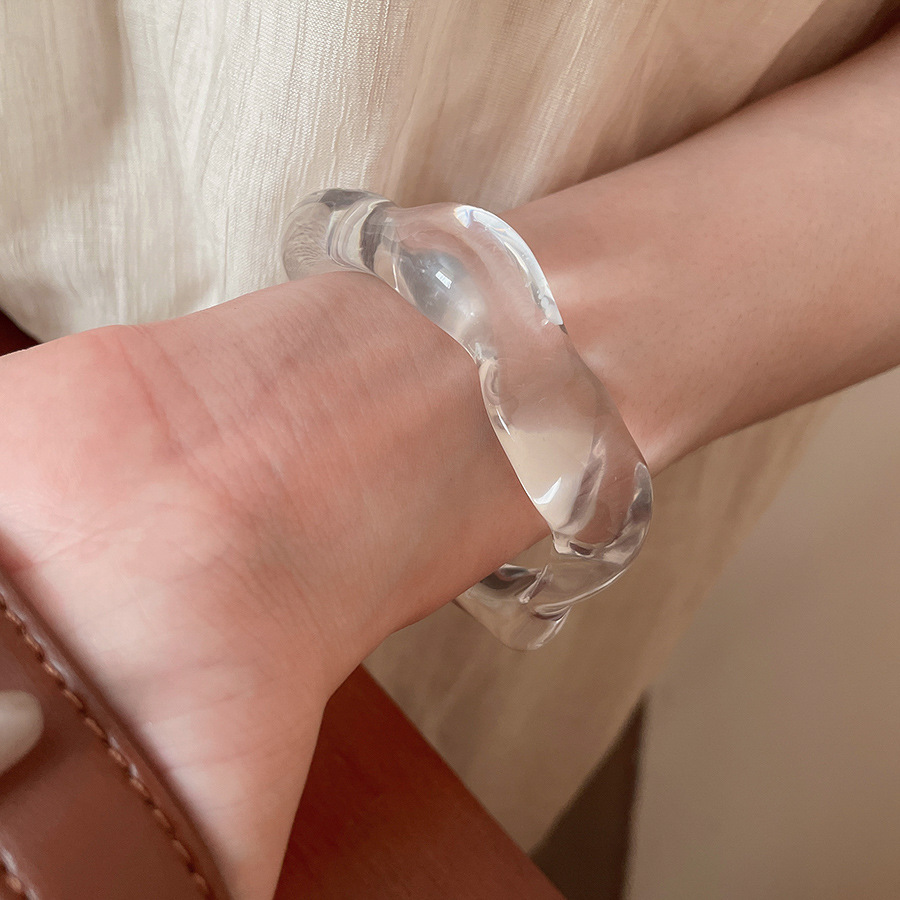 Multiple acrylic resin material Irregular concave convex flower shaped open bracelet