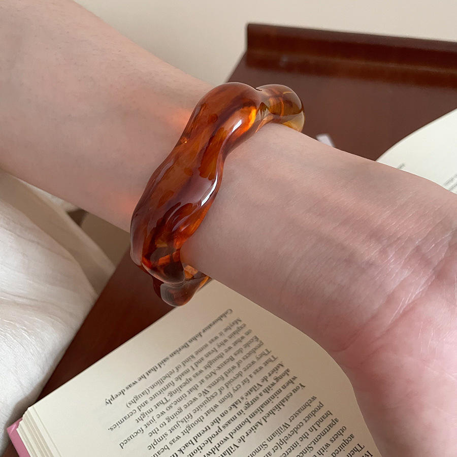 Multiple acrylic resin material Irregular concave convex flower shaped open bracelet