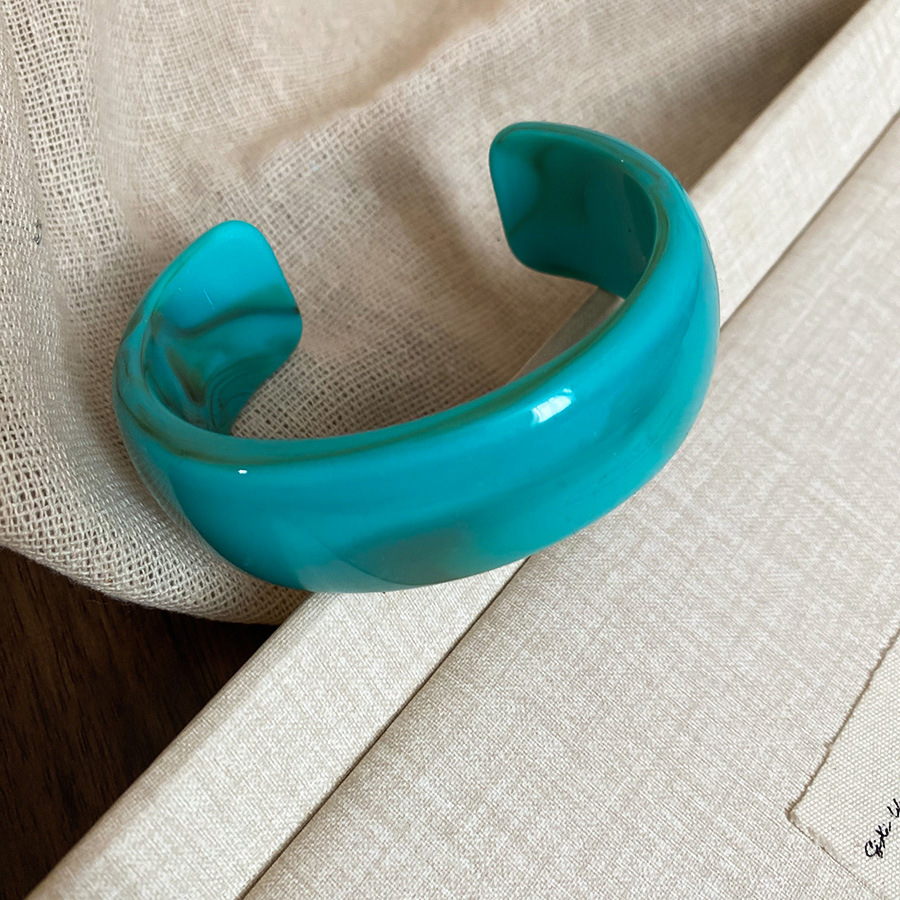 Multiple acrylic resin material geometric circular open bracelet