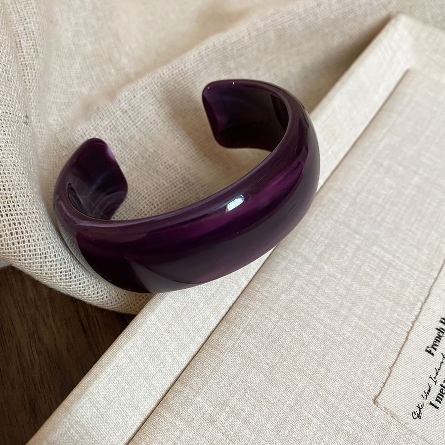 Multiple acrylic resin material geometric circular open bracelet