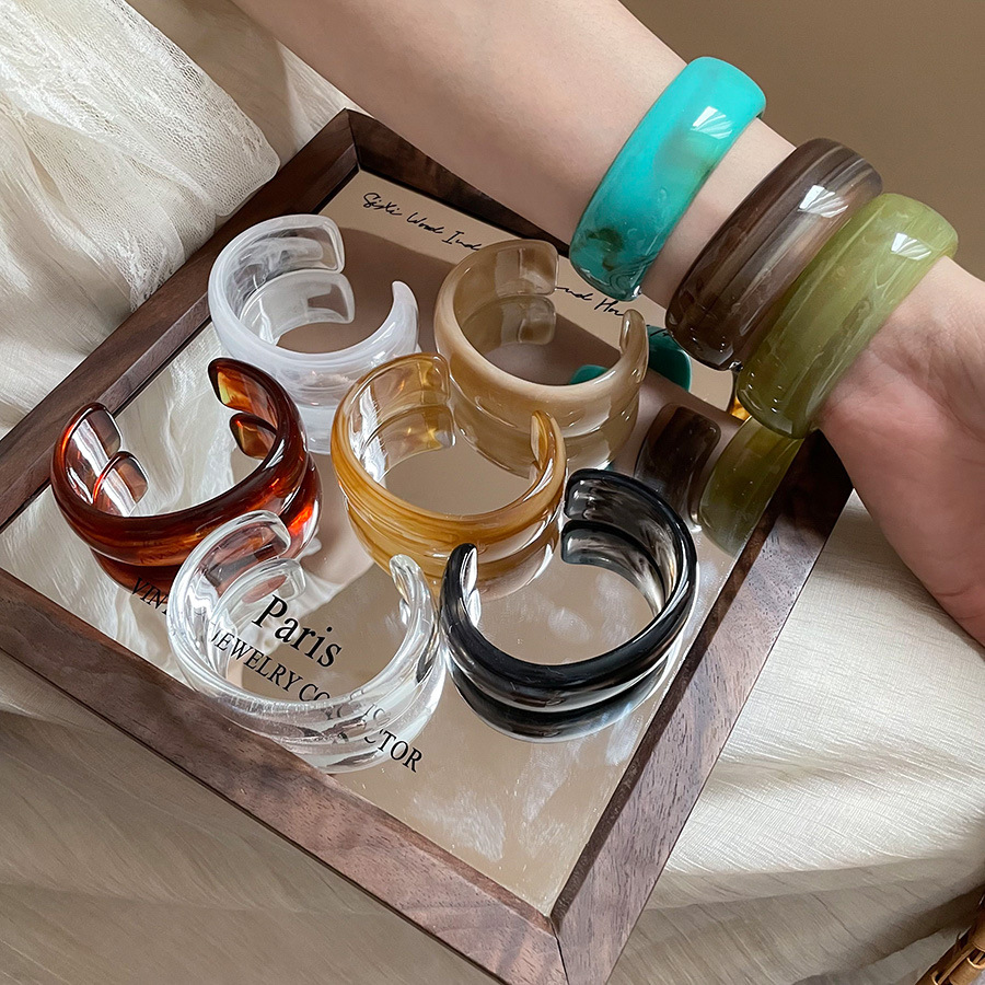 Multiple acrylic resin material geometric circular open bracelet